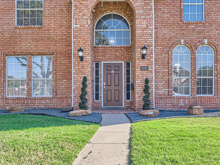 2520 Leicester Ct — Photo 26