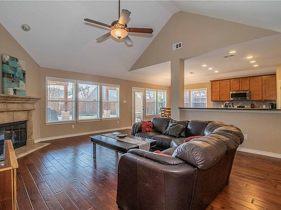 2nd image of 3105 Glenwood Dr