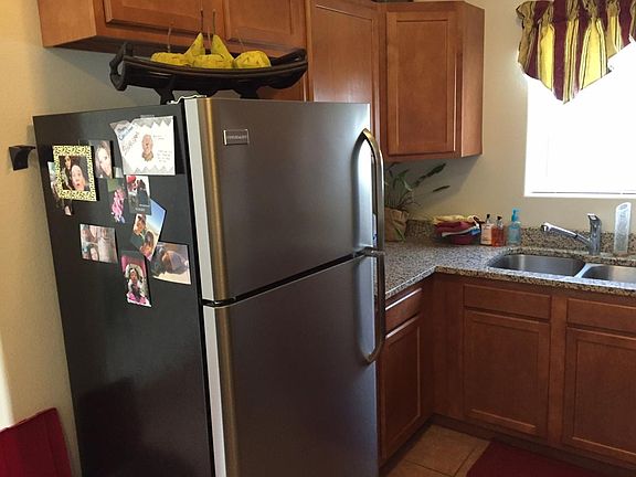 Refrigerator w/Ice Maker