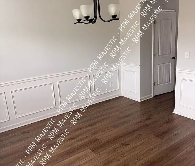 925 Lakehaven Ln — Photo 3