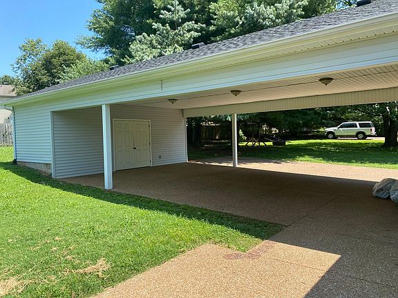 2nd image of 727 Riverview Dr