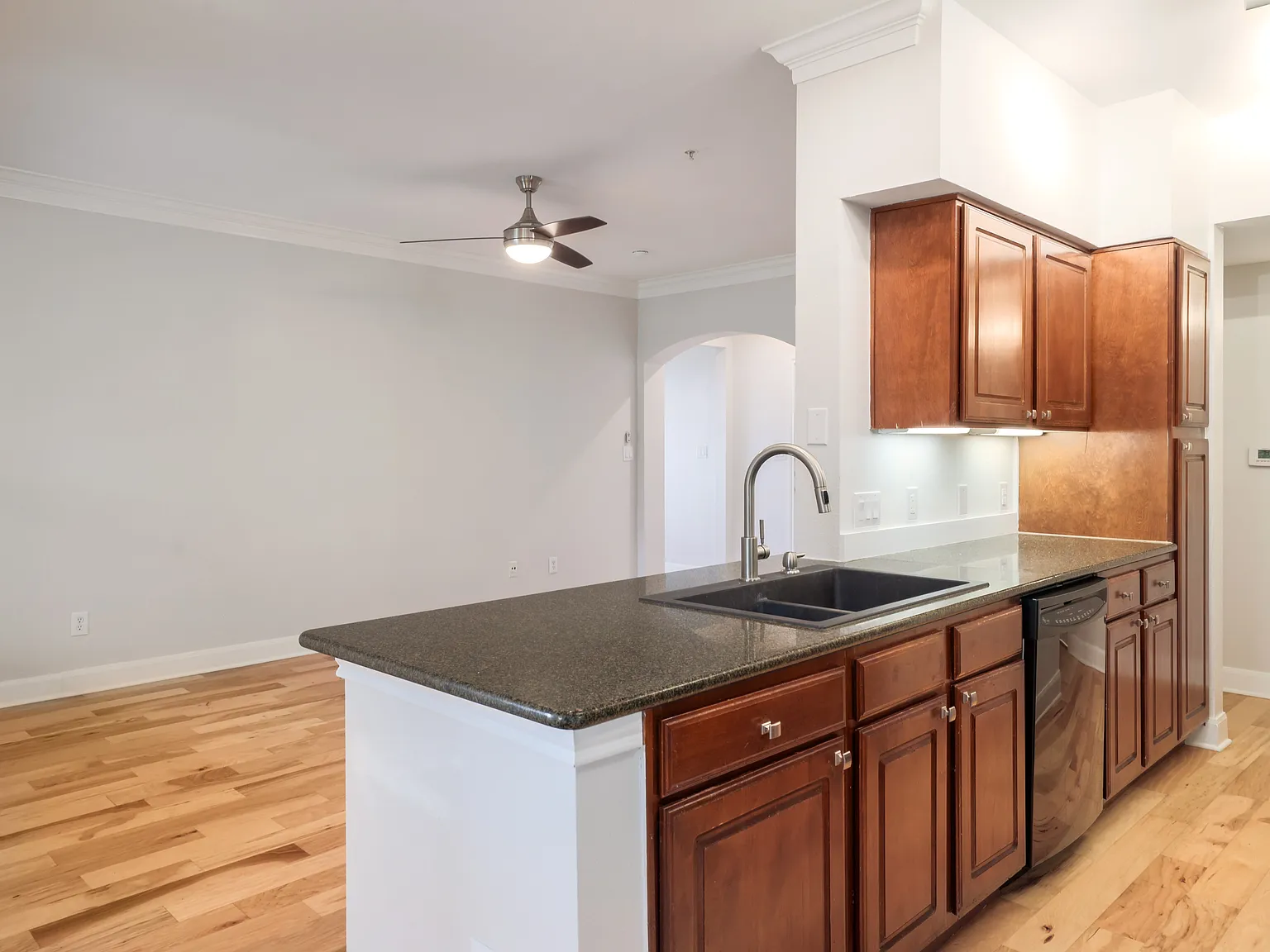 3 bed, 1342 sqft, $2,000 — Photo 4