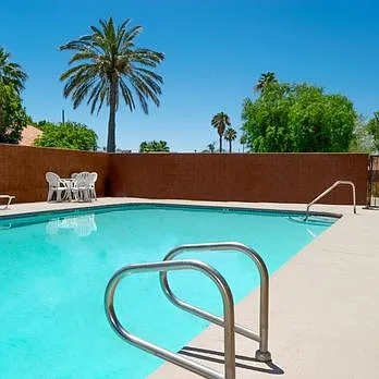 3 bed, 1114 sqft, $2,265 — Photo 4