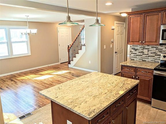 4th image of 291 Twin Hills Dr