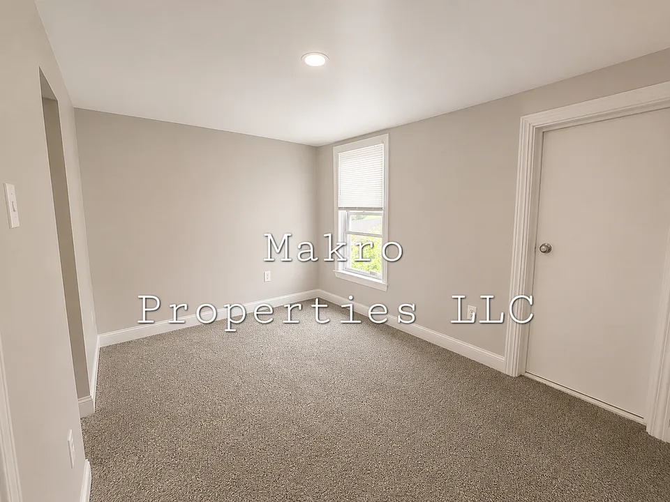 634 Broadway #1/2