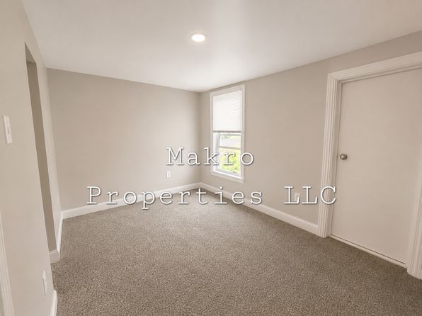 634 Broadway #1/2