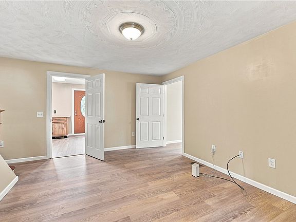 4th image of 434 2nd Ave