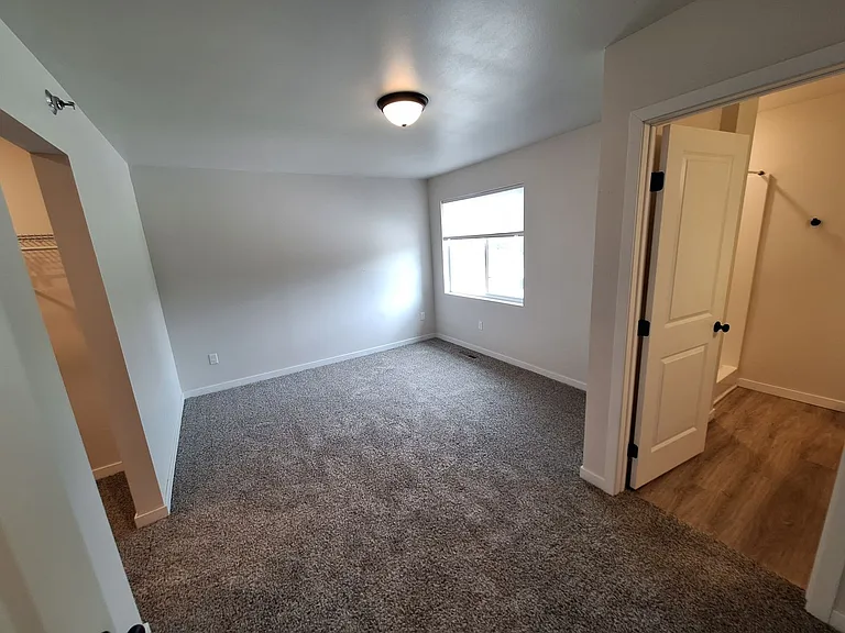 826-834 Thames Ct #1008 — Photo 24