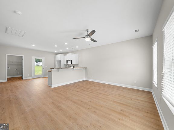 5th image of 119 Avalon Trce Lot 10