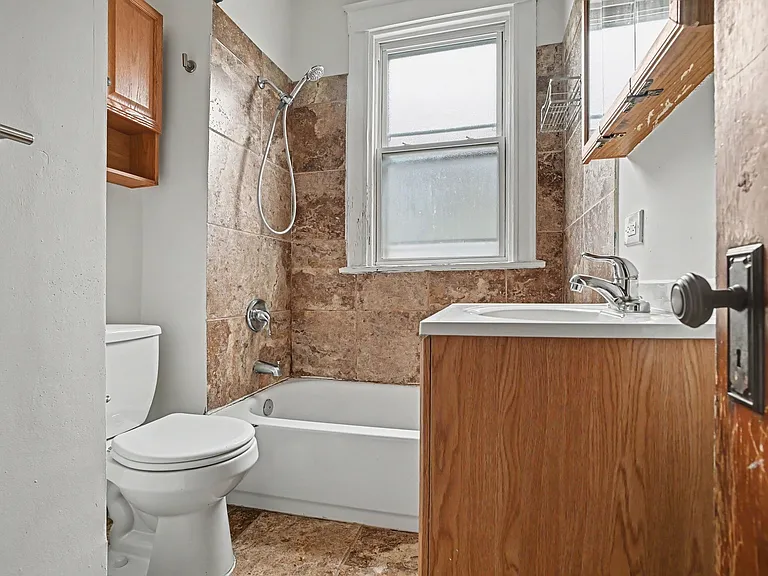 2428 Robertson Ave — Photo 16