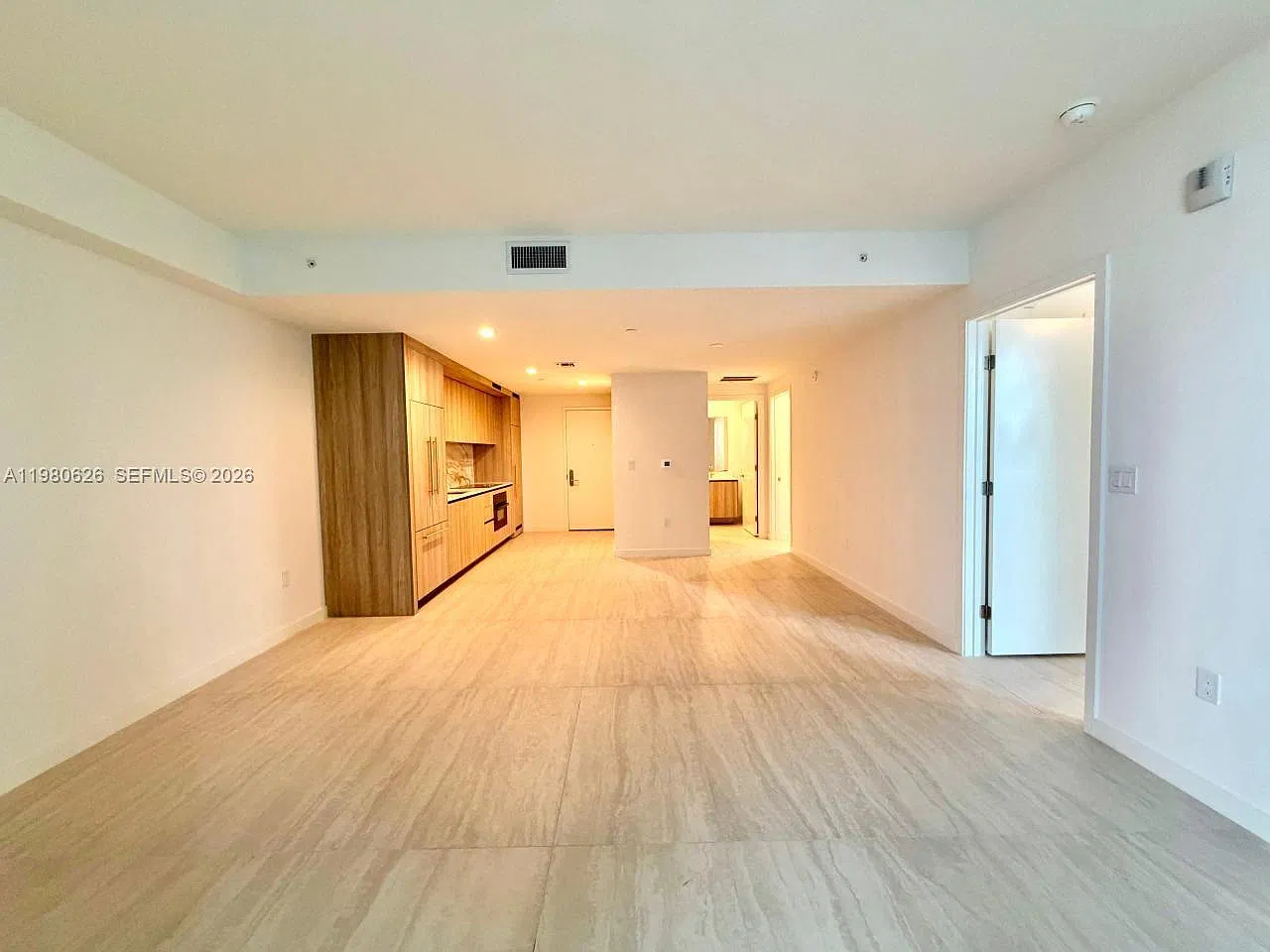 2 bed, 2.0 bath, 1041 sqft, $5,950 — Photo 4