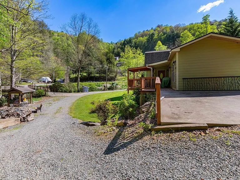 9228 Big Laurel Rd — Photo 15