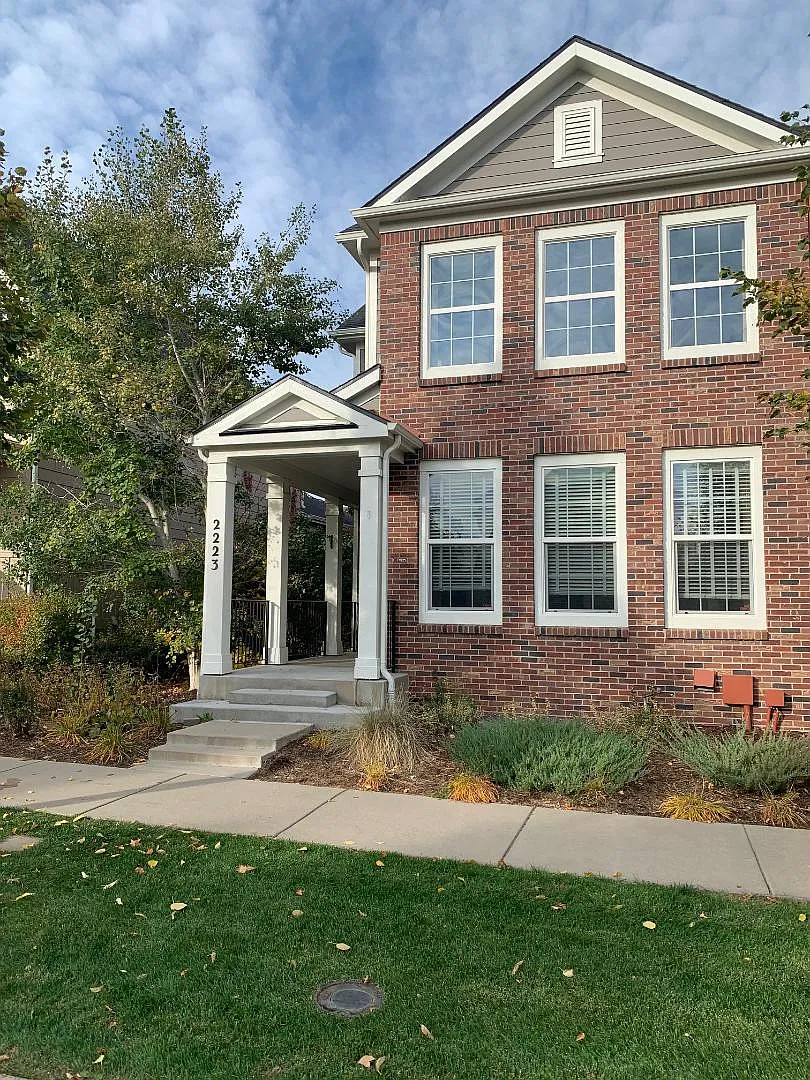 3 bed, 3.5 bath, 2300 sqft, $2,950 — Photo 1