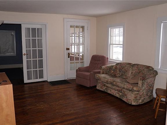 2nd image of 1812 Valley Dr