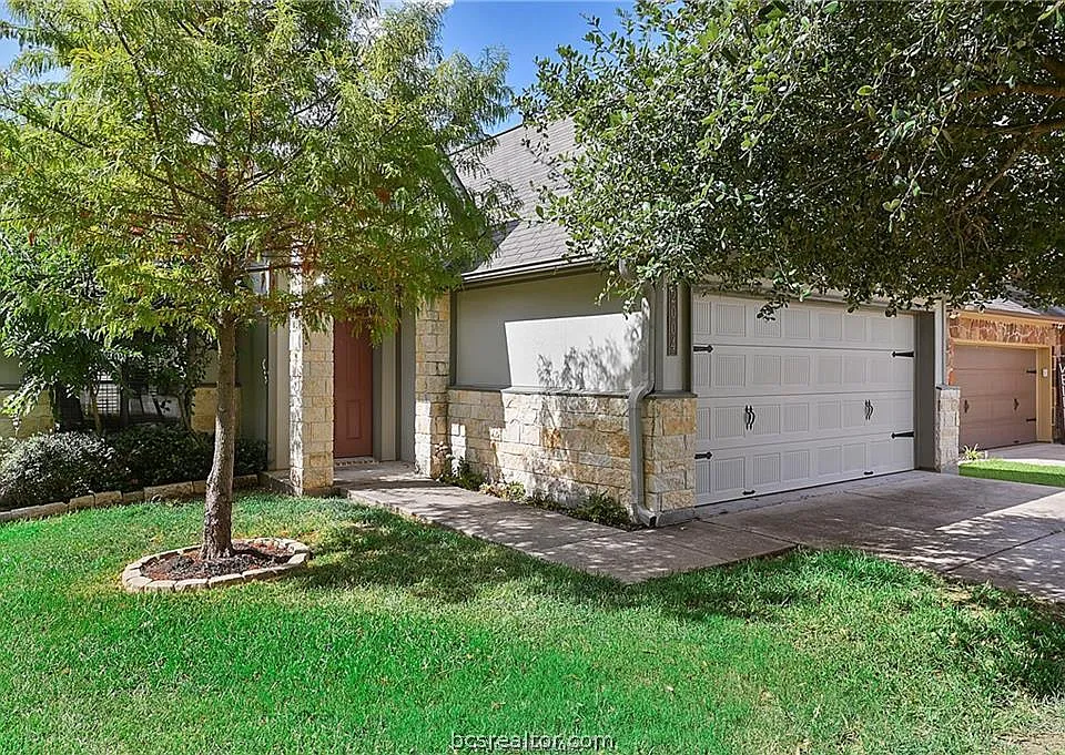 2004 Spring Leaf Ct