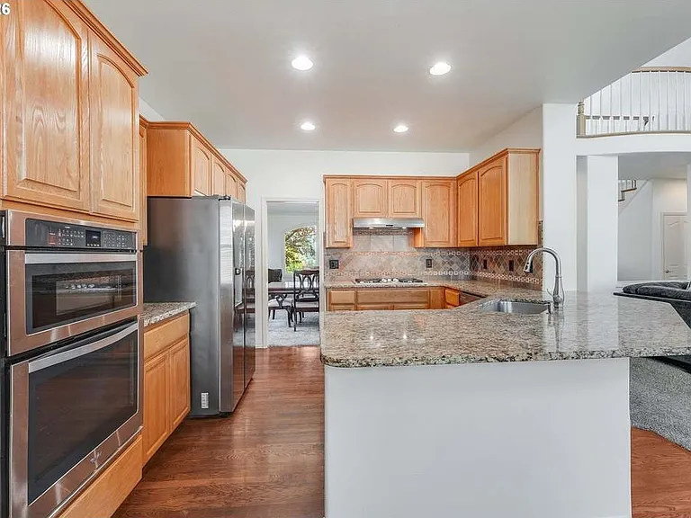 NW Eagleridge Ln — Photo 2