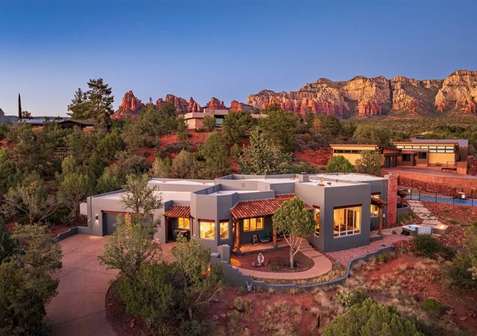 Breathtaking Luxury Home Basking in Sedona's Red Rock Mountains! Salt Pool, Hot Tub & Fire Pit!! ... — Photo 1