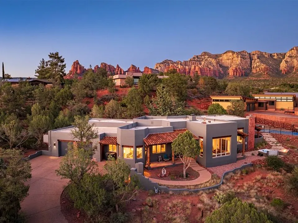 60 Painted Canyon Dr