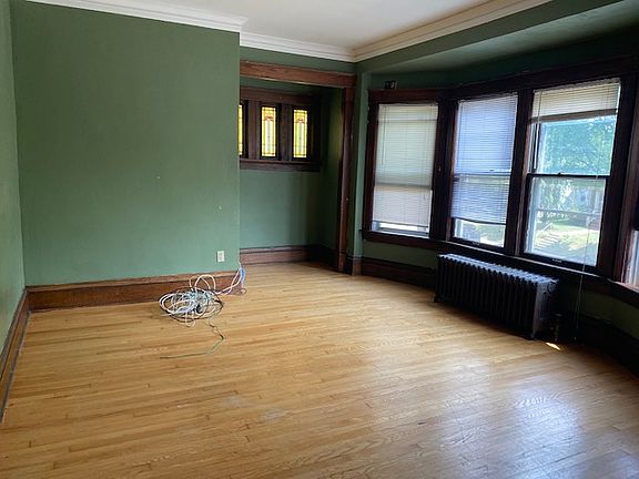 3rd image of 2913 N Farwell Ave