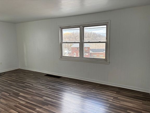 2nd image of 104 Sewickley Ave