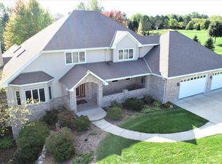 7635 Cedar Creek Rd, Cedarburg, WI 53012