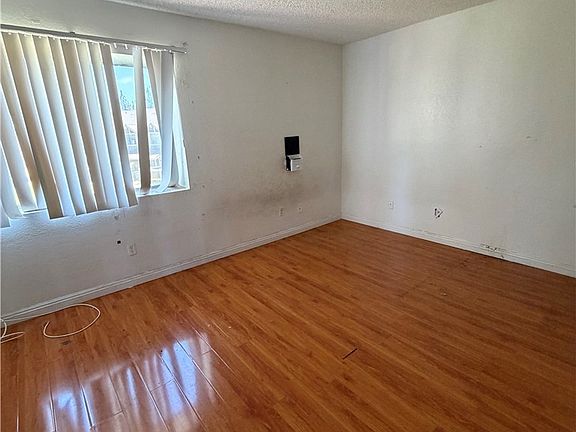 4th image of 1460 Kendall Dr