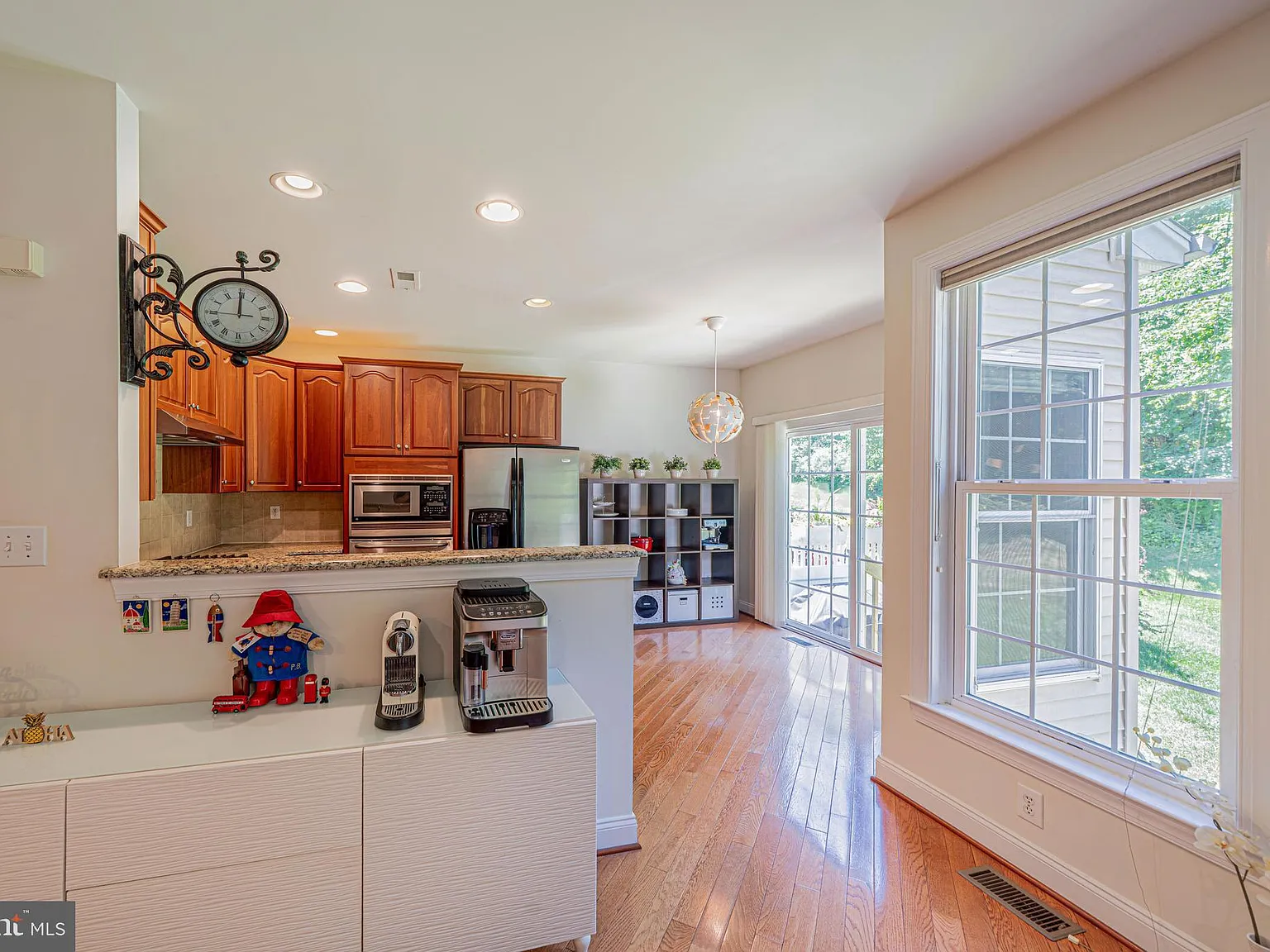 3 bed, 2.5 bath, 2788 sqft, $3,500 — Photo 3