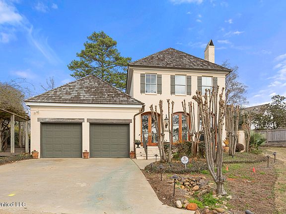 2nd image of 124 Dumaine Pl