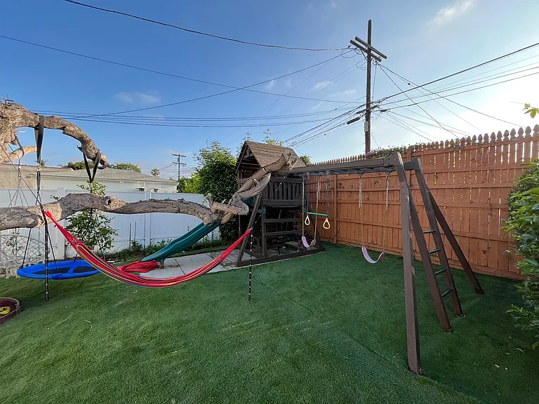 1415 Stearns Dr — Photo 47