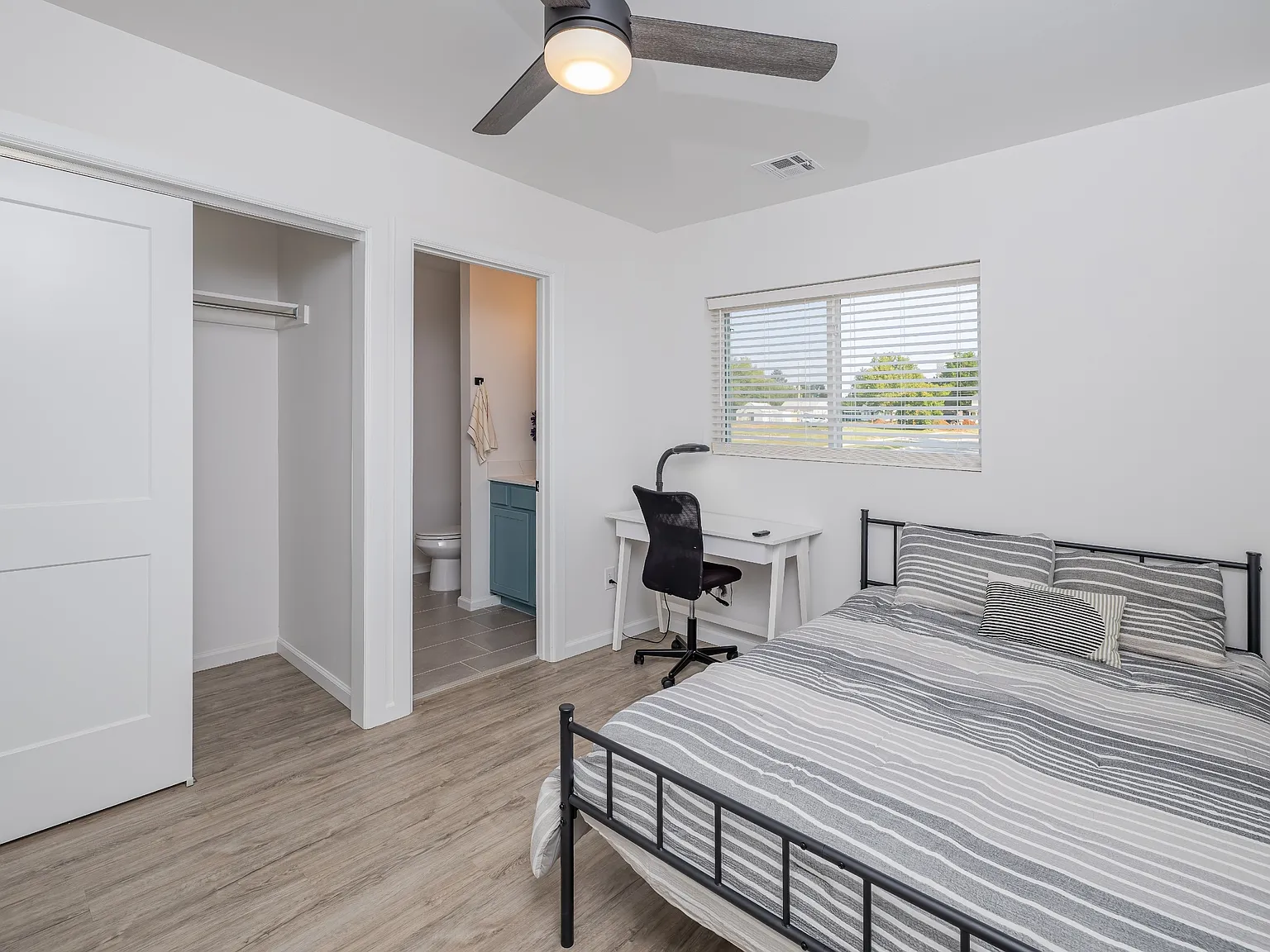 1102 East Hurd Street — Photo 3