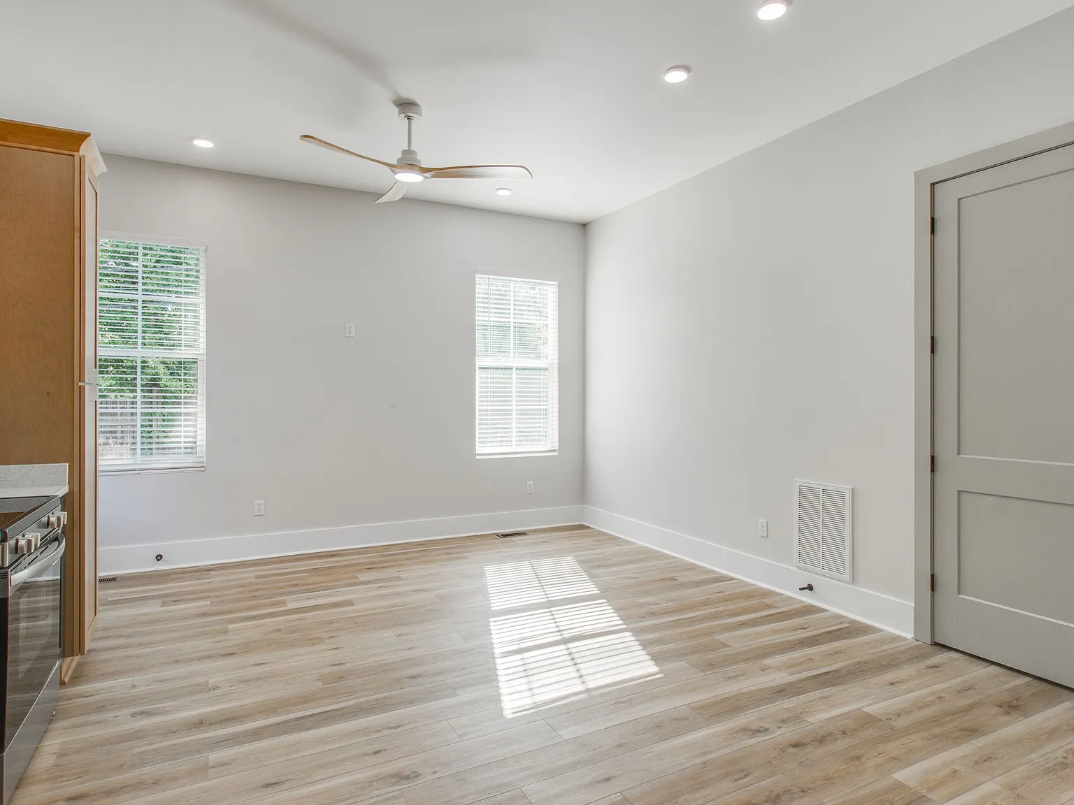 3 bed, $3,525 — Photo 2