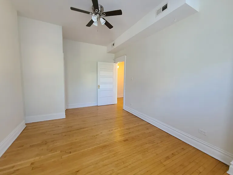 3800 N Wilton Ave #3S — Photo 16