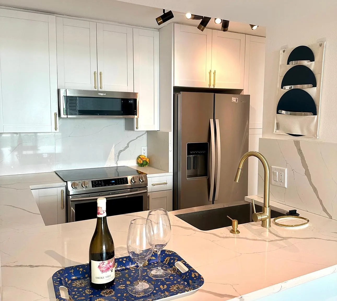 2 bed, 1085 sqft, $2,395 — Photo 1