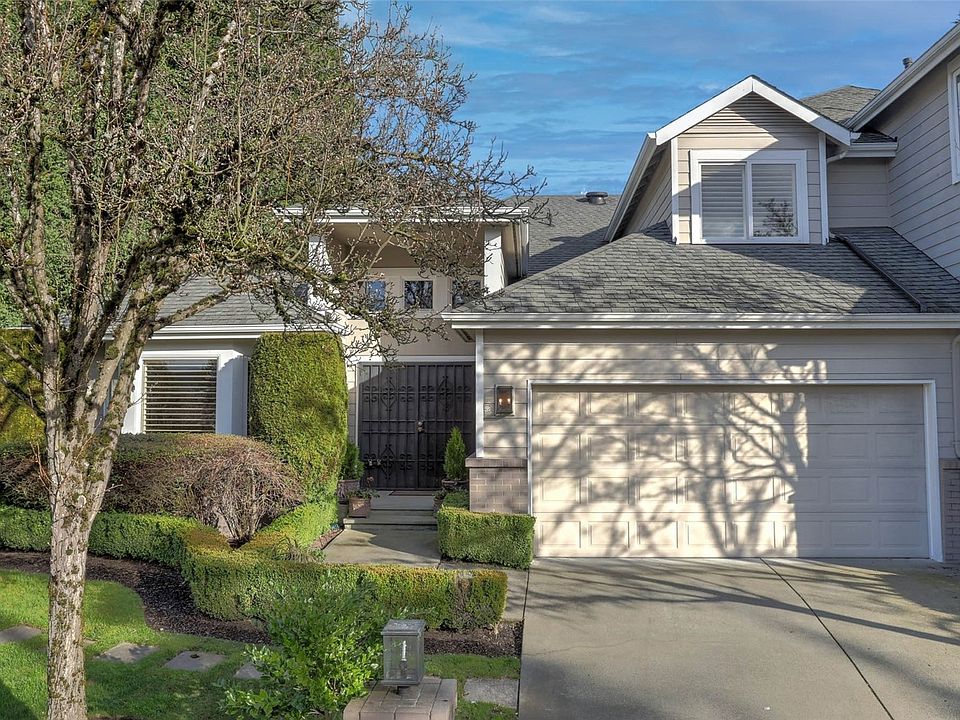 Welcome home to this stylish condo situated on a corner lot in a quiet gated community.>