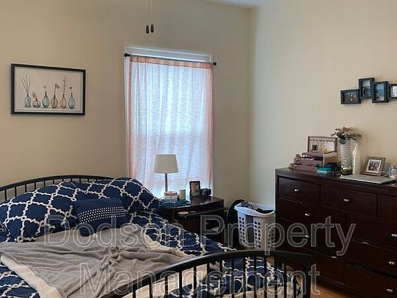 4th image of 2208 Carrington St