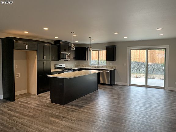 2nd image of 325 Brandy Ln