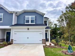 4067 Summit Woods Dr, Charlotte, NC 28216