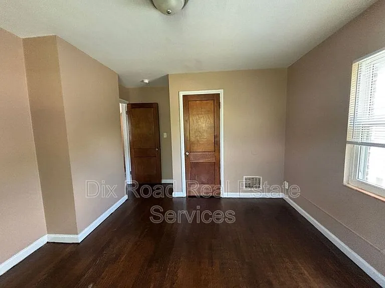 1927 Burroughs Dr — Photo 25
