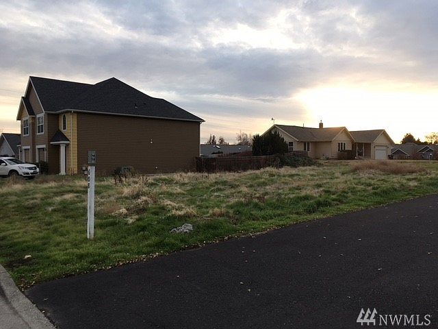 2nd image of 1502 SE Landen Dr Unit 1