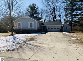 564 Henry St, Lake City, MI 49651