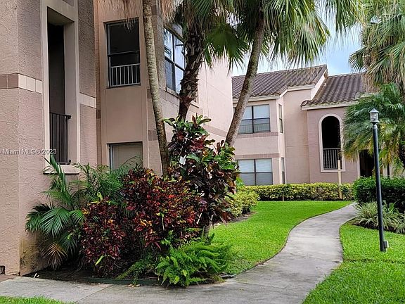 4th image of 2926 S University Dr APT 6102