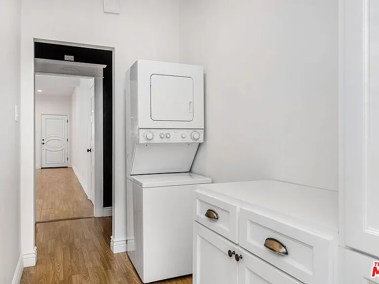 6110 De Longpre Ave #4 — Photo 14
