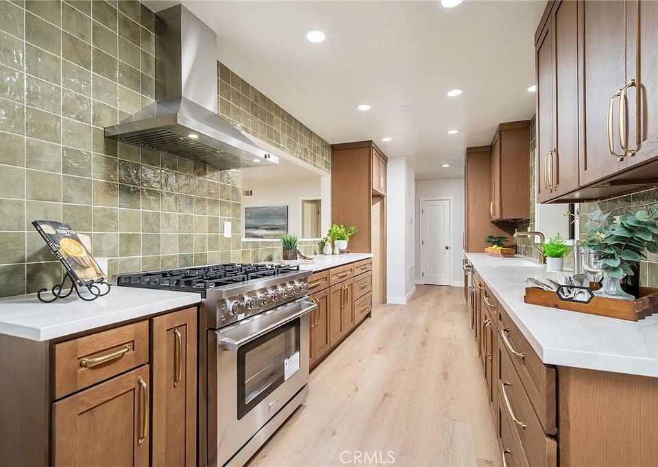 1st image of 1550 N Bonita Ct