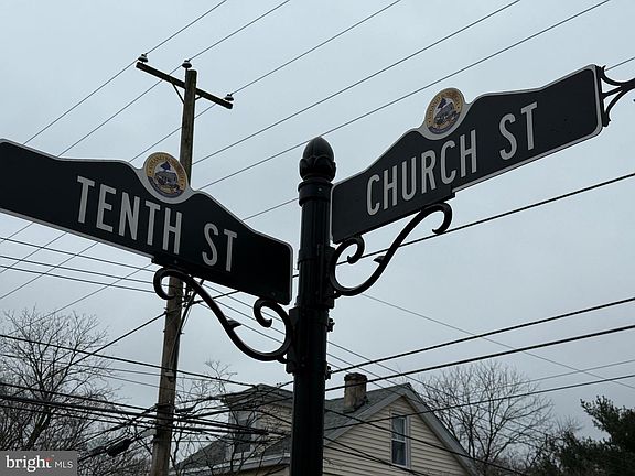 4th image of 220 10th St