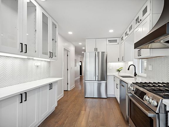 3rd image of 5426 N Western Ave #1