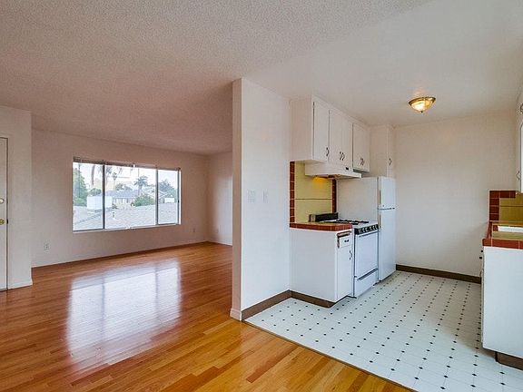 5th image of 4392 1/2 Louisiana St