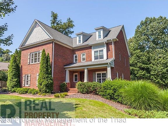 2nd image of 3 Lake Breeze Ct