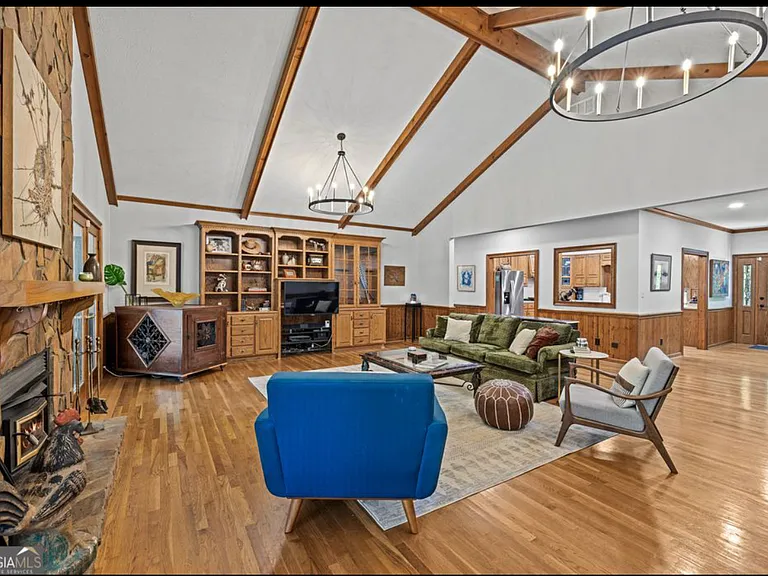 2090 N Jefferson St NE — Photo 6