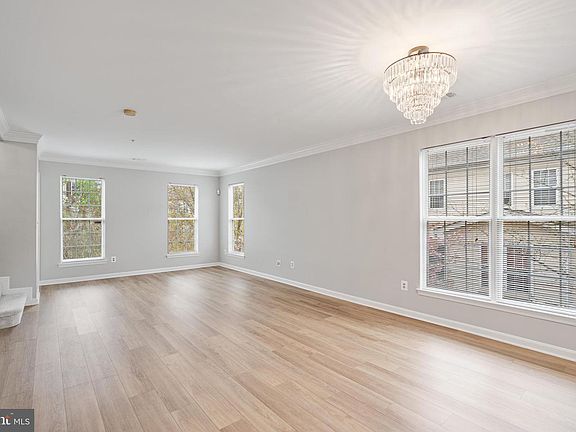 2nd image of 1592 Leeds Castle Dr APT 201