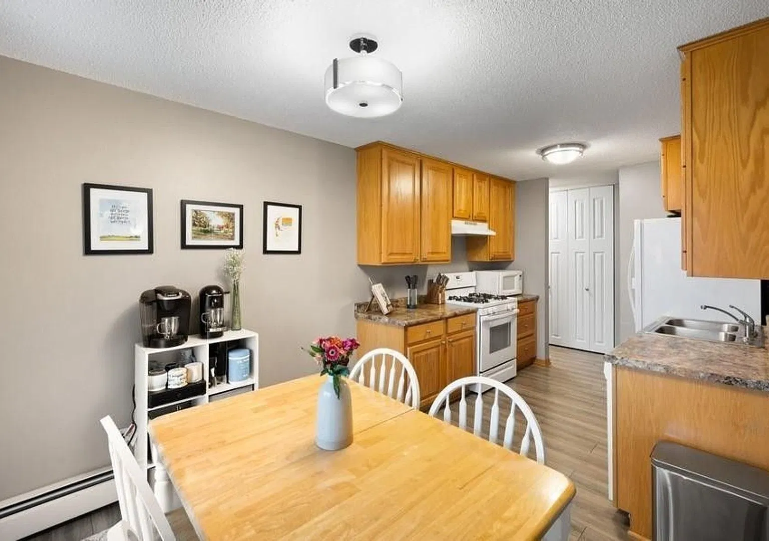 Cedarwood Condos - 4101 Parklawn Ave - Cable & Internet Included! — Photo 4